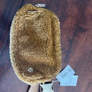 Lululemon Everywhere Belt Bag Fleece